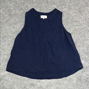 XiRENA Navy Sleeveless Gauze V-Neck Tank